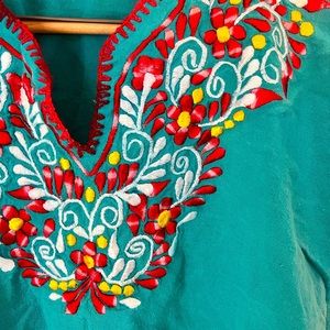 Beautiful turquoise Mexican embroidered blouse Women’s M
